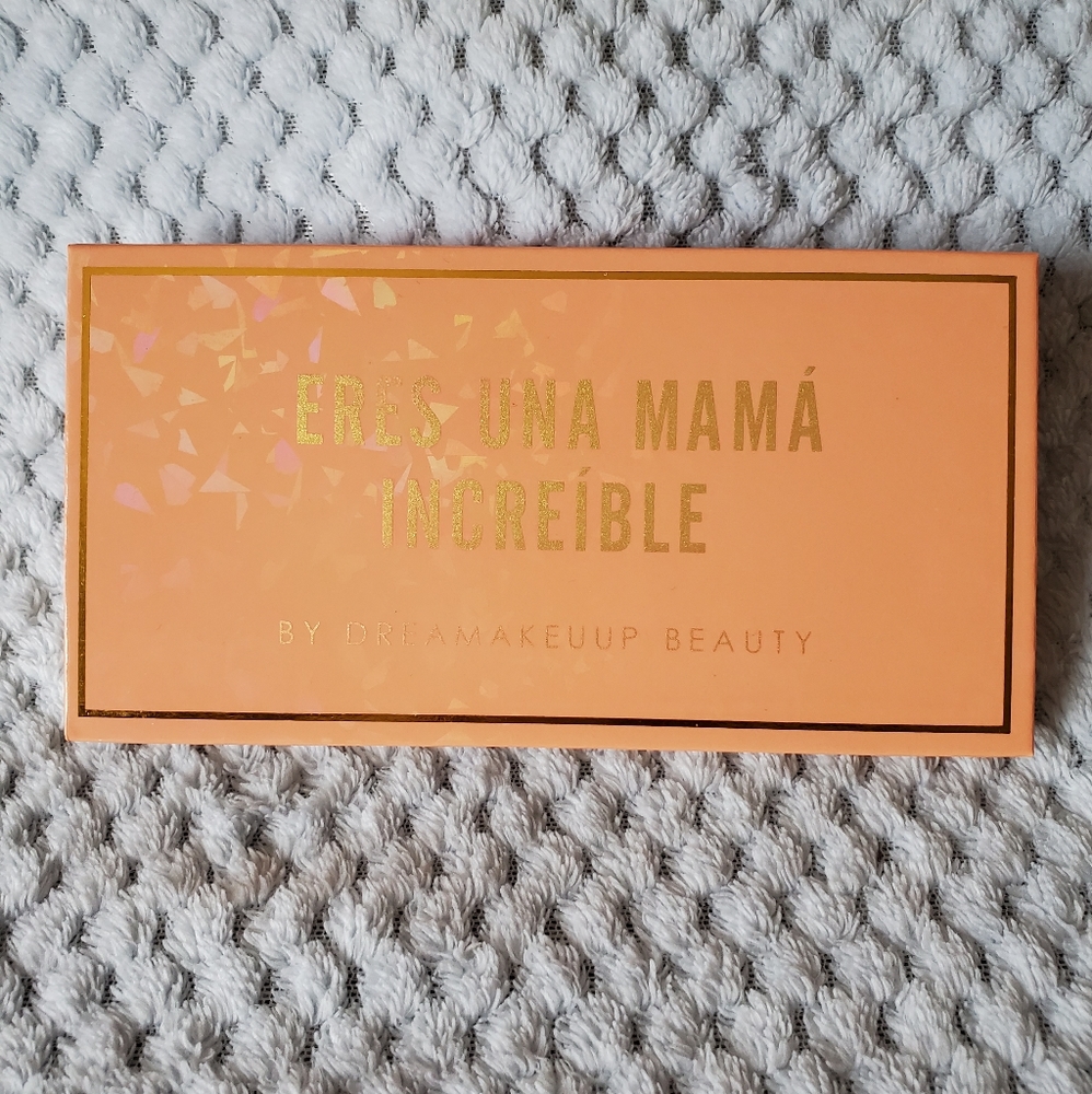 Highlighter and blush palette.